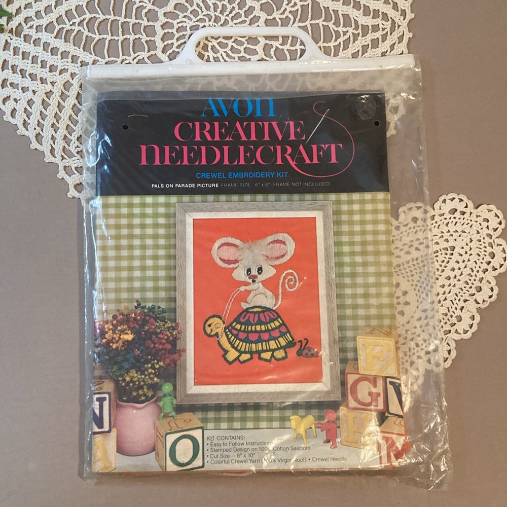 Vintage 1974 Avon Crewel Embroidery Kit Mouse Turtle Ladybug Unopened - Picture 2 of 11